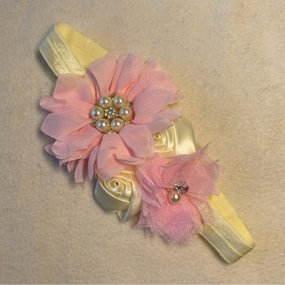 FLOWER AND PEARL RHINESTONE BABY STRETCHY HEADBAND - Picture 3 of 3
